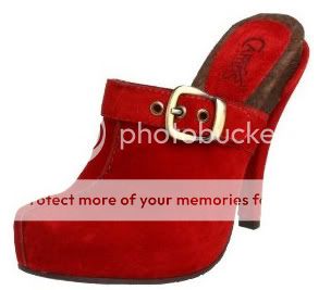 من صاحبة الحذاء الأحمر ؟؟